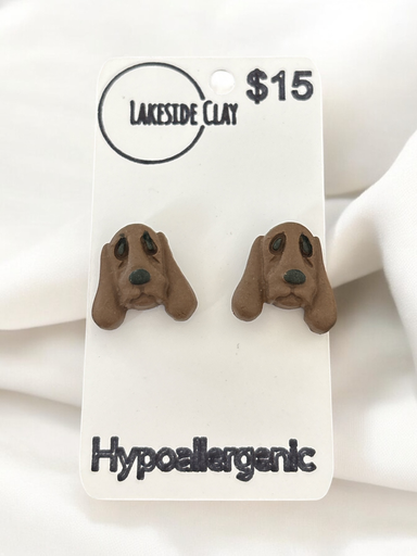 [47-5] Brown Hound Dog Studs